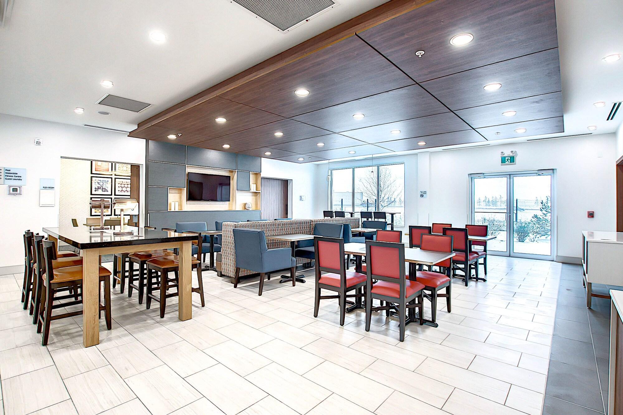Holiday Inn Express & Suites - Calgary Airport Trail Ne By Ihg Extérieur photo