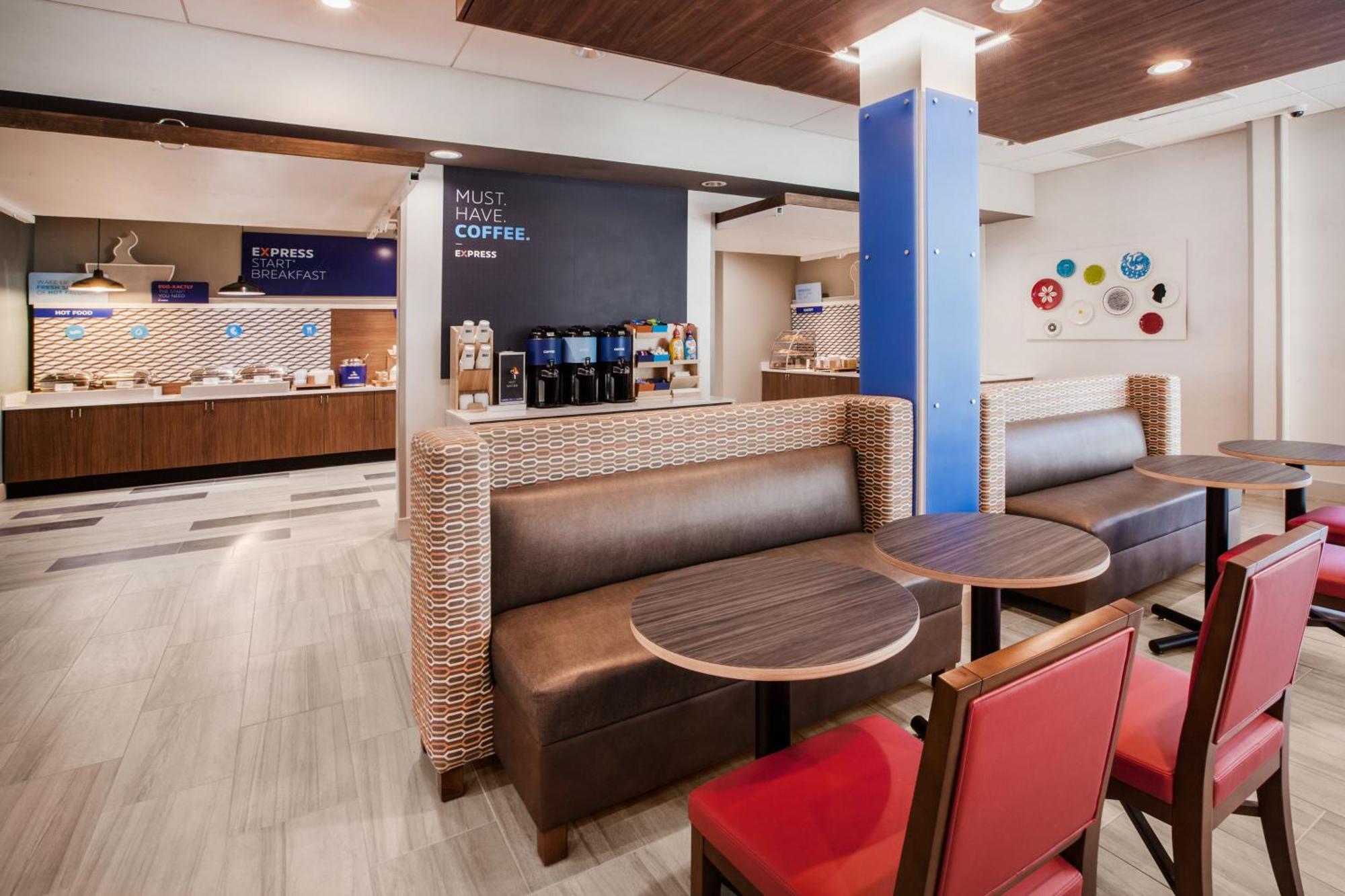 Holiday Inn Express & Suites - Calgary Airport Trail Ne By Ihg Extérieur photo