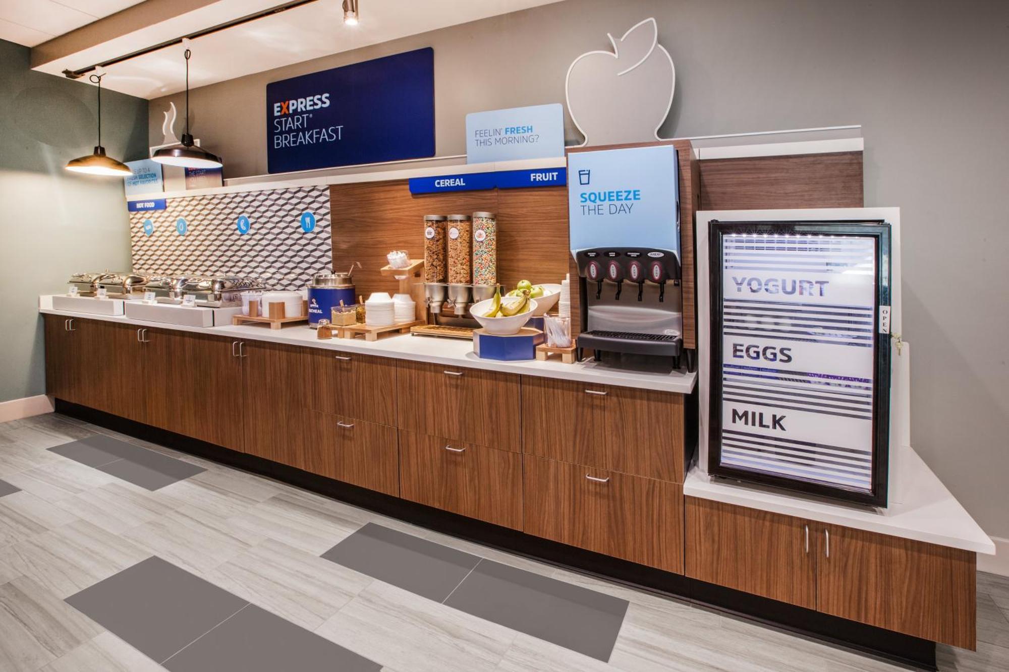 Holiday Inn Express & Suites - Calgary Airport Trail Ne By Ihg Extérieur photo