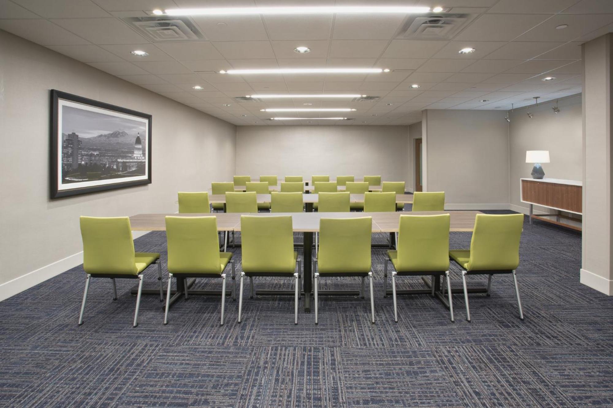 Holiday Inn Express & Suites - Calgary Airport Trail Ne By Ihg Extérieur photo