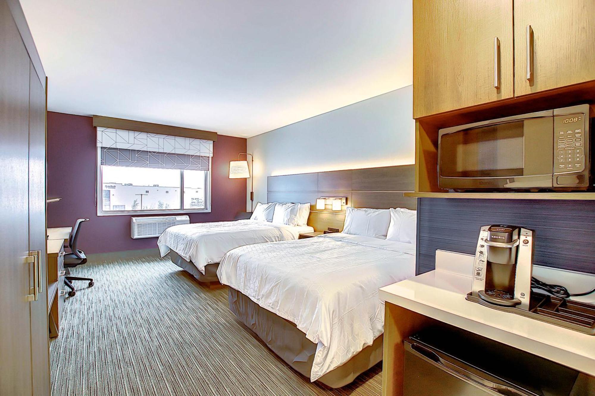 Holiday Inn Express & Suites - Calgary Airport Trail Ne By Ihg Extérieur photo