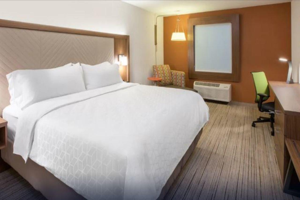 Holiday Inn Express & Suites - Calgary Airport Trail Ne By Ihg Extérieur photo