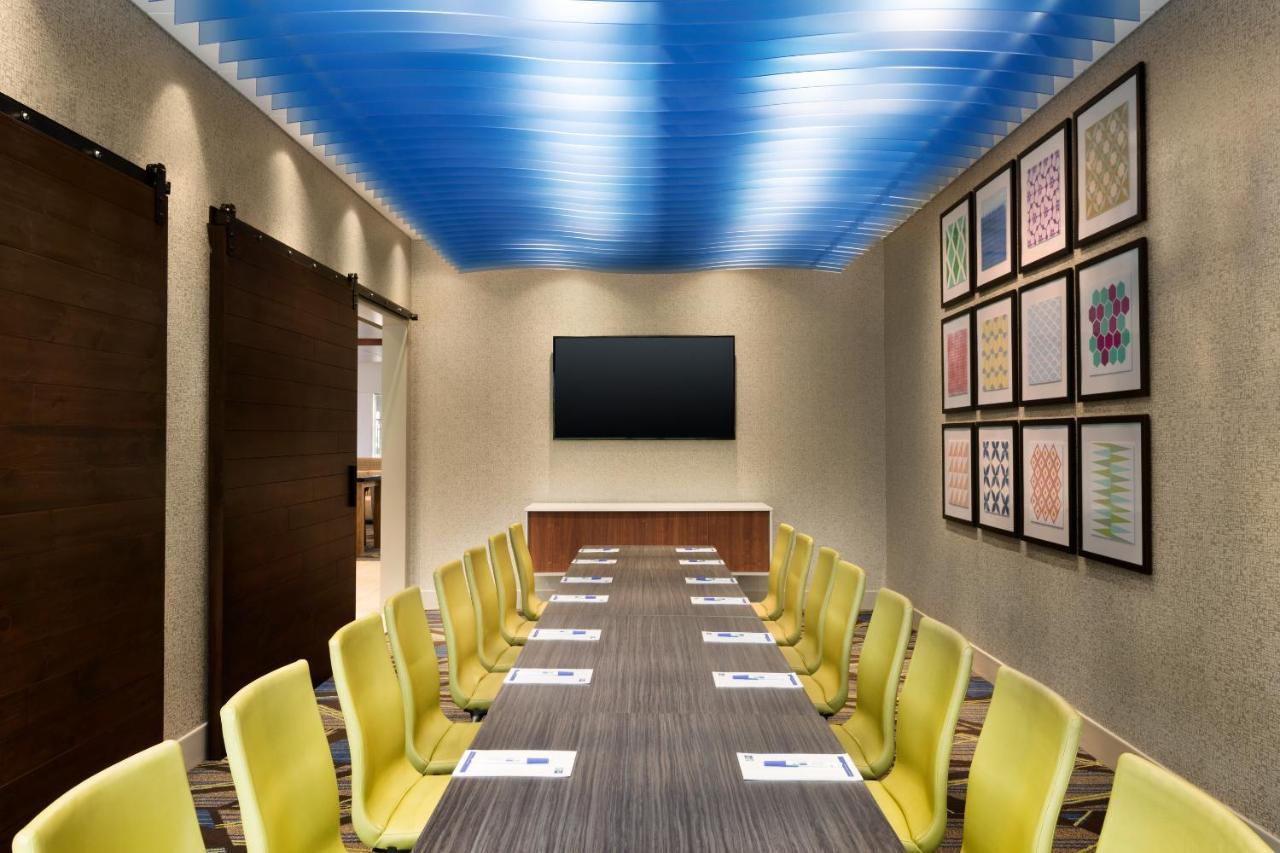 Holiday Inn Express & Suites - Calgary Airport Trail Ne By Ihg Extérieur photo