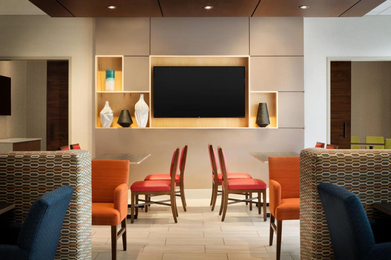 Holiday Inn Express & Suites - Calgary Airport Trail Ne By Ihg Extérieur photo