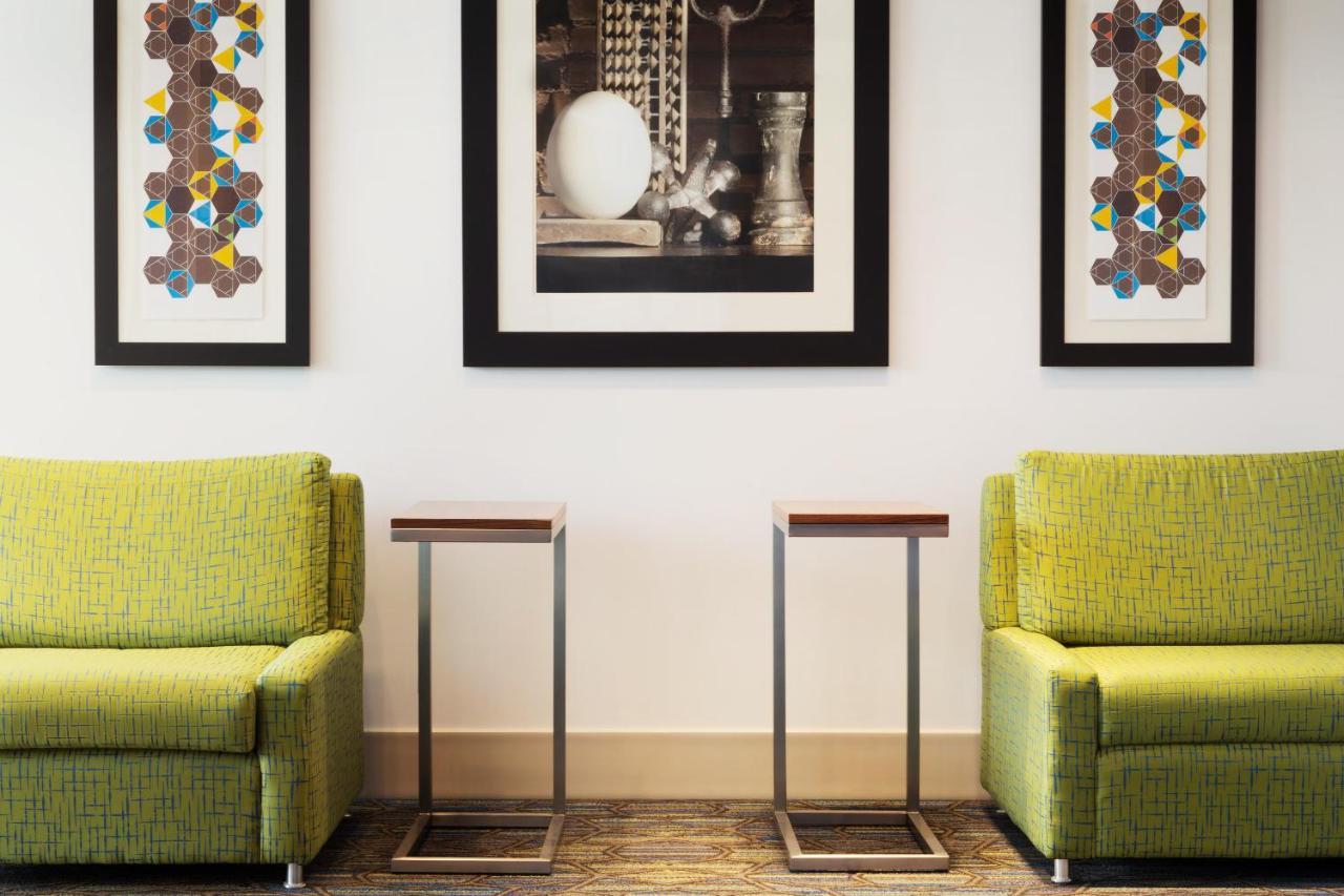Holiday Inn Express & Suites - Calgary Airport Trail Ne By Ihg Extérieur photo